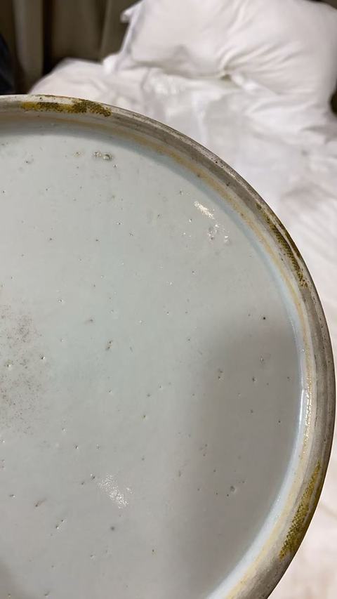 古玩陶瓷纏枝花卉紋青花朝珠盒真品鑒賞圖