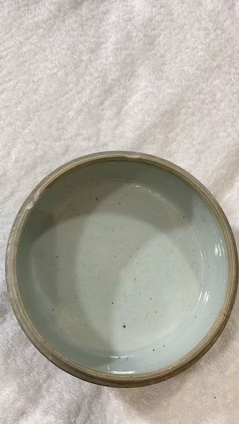 古玩陶瓷纏枝花卉紋青花朝珠盒真品鑒賞圖