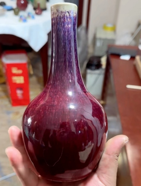 古玩陶瓷窯變紅釉天球瓶真品鑒賞圖