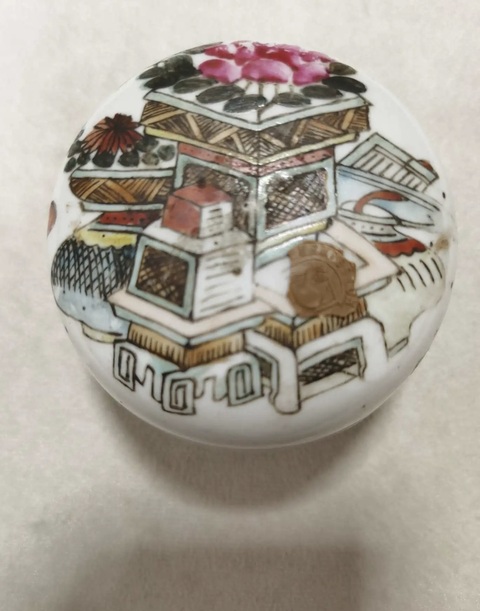 古玩陶瓷粉彩博古圖蓋盒真品鑒賞圖