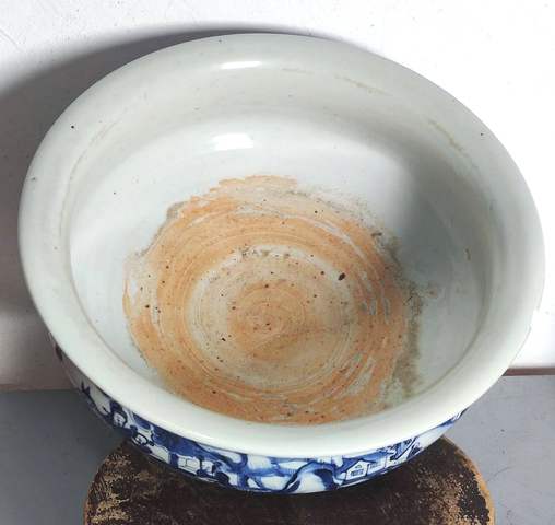 古玩陶瓷人物紋青花三足香爐真品鑒賞圖