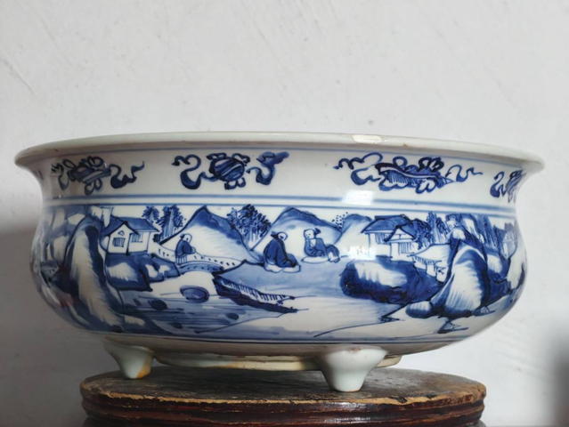 古玩陶瓷人物紋青花三足香爐真品鑒賞圖