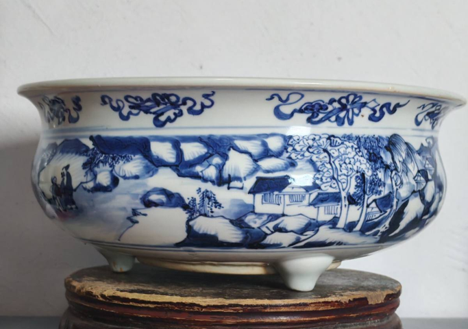 古玩陶瓷人物紋青花三足香爐真品鑒賞圖