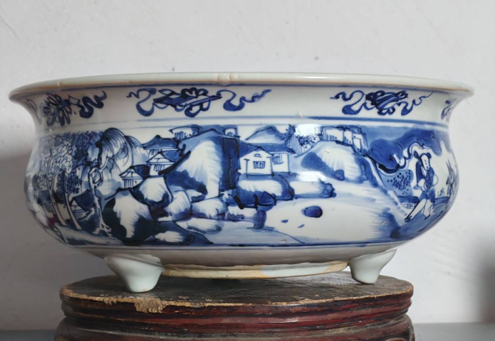 古玩陶瓷人物紋青花三足香爐真品鑒賞圖