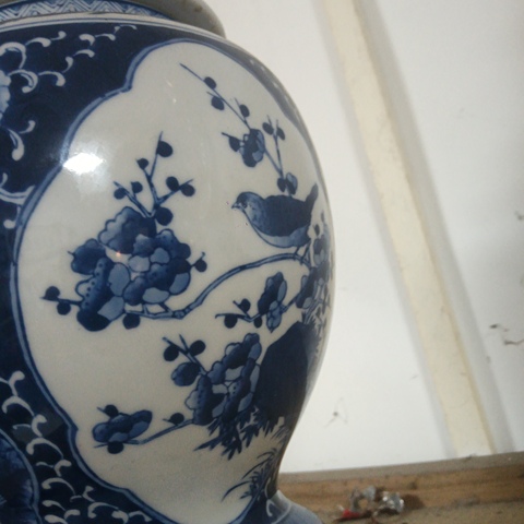 古玩陶瓷山水花鳥(niǎo)紋青花將軍罐真品鑒賞圖