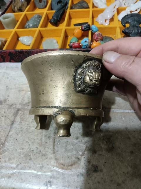 古玩銅器雙獅耳三足法盞銅爐真品鑒賞圖
