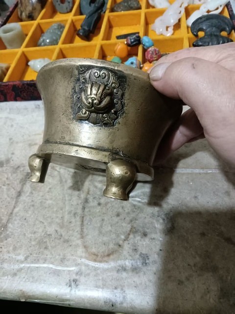 古玩銅器雙獅耳三足法盞銅爐真品鑒賞圖