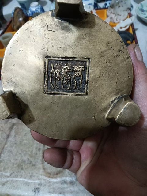 古玩銅器雙獅耳三足法盞銅爐真品鑒賞圖