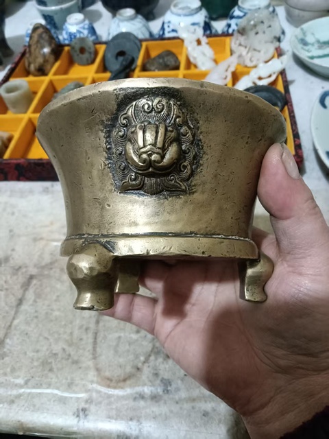 古玩銅器雙獅耳三足法盞銅爐真品鑒賞圖
