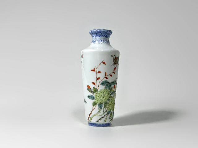 古玩陶瓷民國·琺瑯彩花蝶紋詩文棒槌瓶真品鑒賞圖