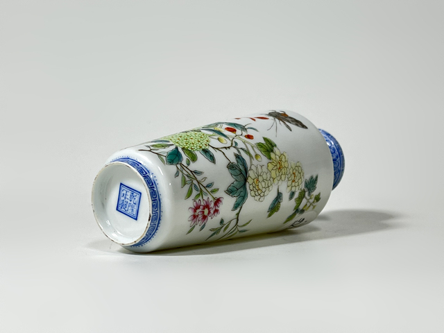 古玩陶瓷民國·琺瑯彩花蝶紋詩文棒槌瓶真品鑒賞圖