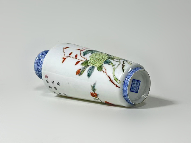 古玩陶瓷民國·琺瑯彩花蝶紋詩文棒槌瓶真品鑒賞圖