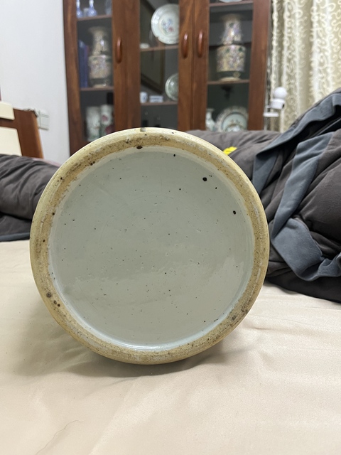 古玩陶瓷清中期豆青青花瓶真品鑒賞圖