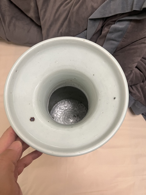 古玩陶瓷清中期豆青青花瓶真品鑒賞圖