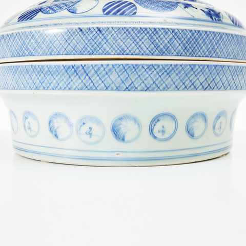 古玩陶瓷青花開(kāi)光山水人物粉盒真品鑒賞圖