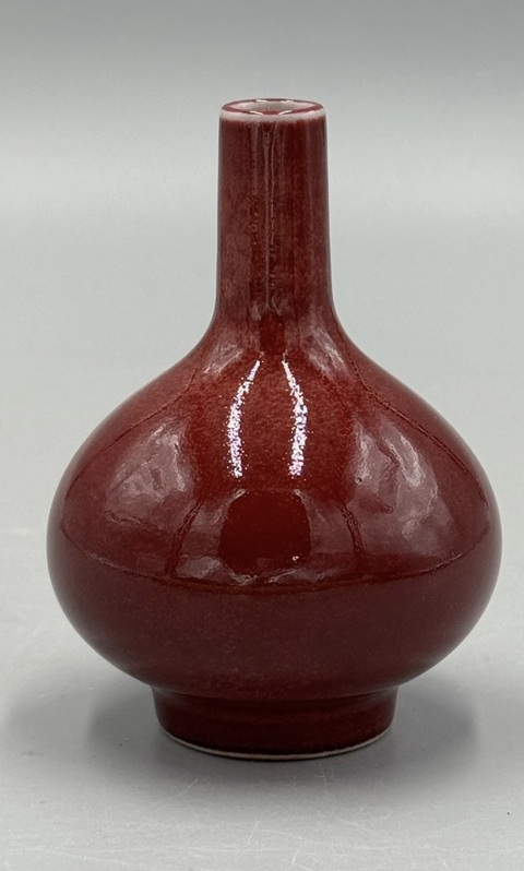 古玩陶瓷紅釉小瓶真品鑒賞圖