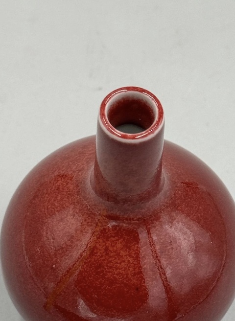 古玩陶瓷紅釉小瓶真品鑒賞圖
