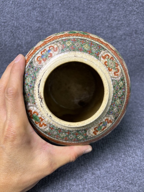 古玩陶瓷哥釉五彩花蝶紋罐真品鑒賞圖