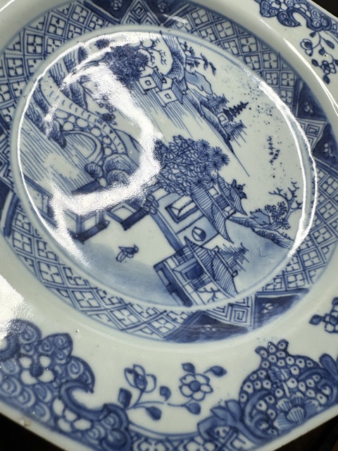 古玩陶瓷乾隆青花盤真品鑒賞圖