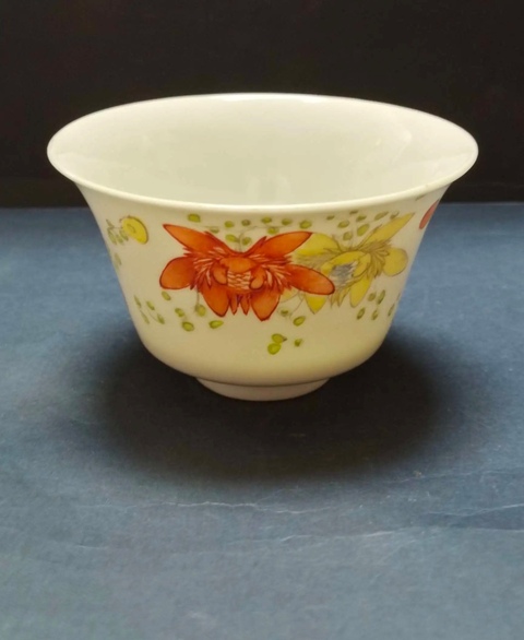 古玩陶瓷粉彩連理花紋蓋碗真品鑒賞圖