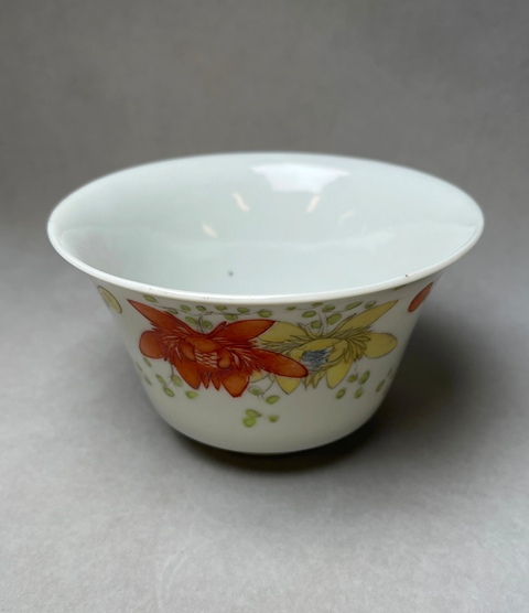 古玩陶瓷粉彩連理花紋蓋碗真品鑒賞圖