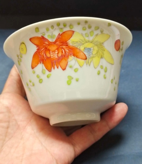 古玩陶瓷粉彩連理花紋蓋碗真品鑒賞圖