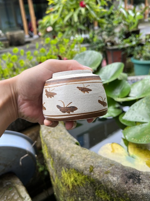 古玩陶瓷吉州窯褐彩蝶紋圈足筒式香爐真品鑒賞圖