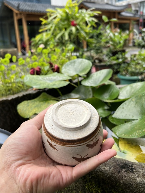 古玩陶瓷吉州窯褐彩蝶紋圈足筒式香爐真品鑒賞圖