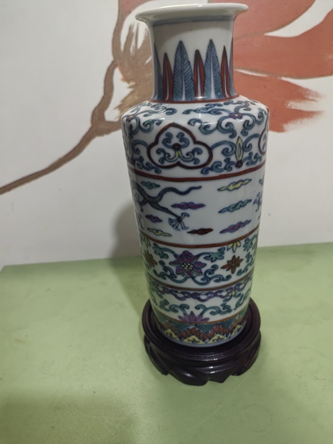 古玩陶瓷民國 斗彩夔龍紋棒槌瓶真品鑒賞圖