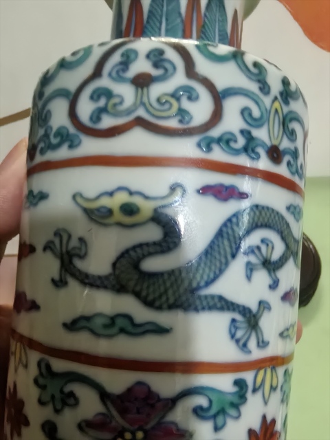 古玩陶瓷民國 斗彩夔龍紋棒槌瓶真品鑒賞圖