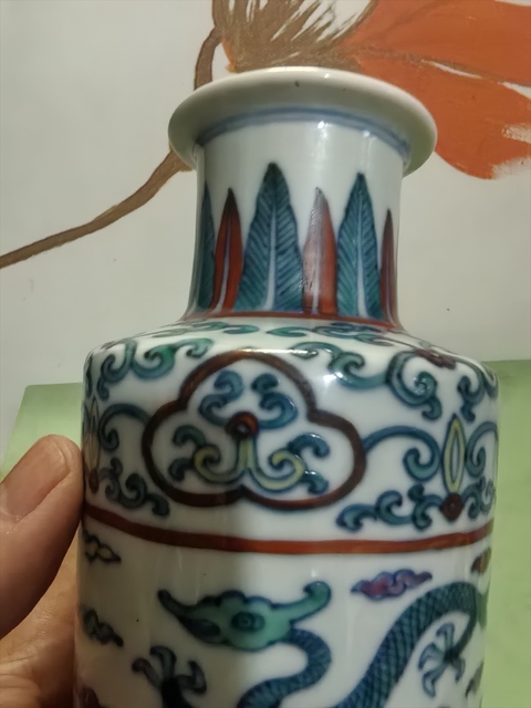 古玩陶瓷民國 斗彩夔龍紋棒槌瓶真品鑒賞圖