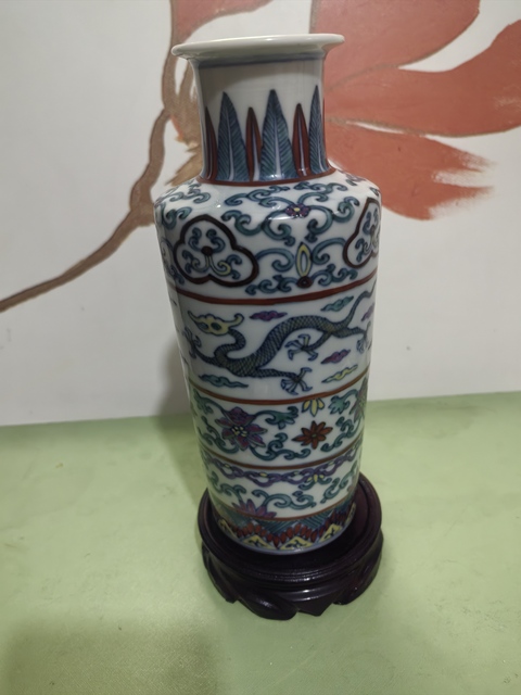 古玩陶瓷民國 斗彩夔龍紋棒槌瓶真品鑒賞圖