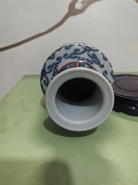 古玩陶瓷民國 斗彩夔龍紋棒槌瓶真品鑒賞圖