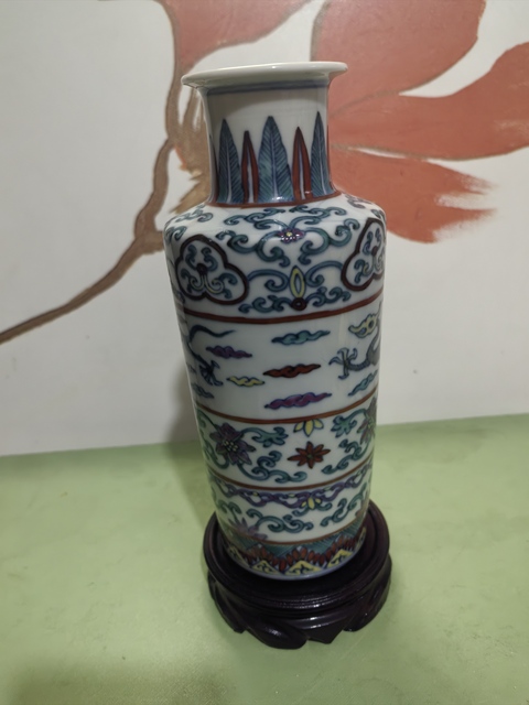 古玩陶瓷民國 斗彩夔龍紋棒槌瓶真品鑒賞圖