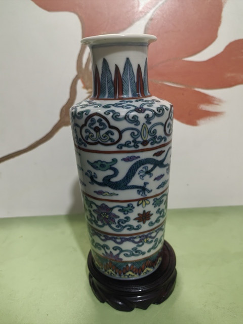 古玩陶瓷民國 斗彩夔龍紋棒槌瓶真品鑒賞圖