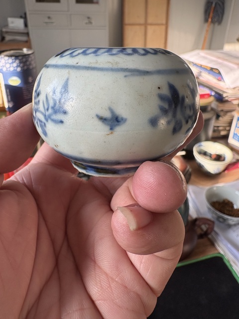 古玩陶瓷花卉紋青花水盂真品鑒賞圖