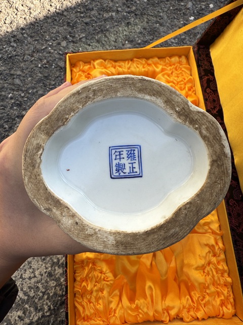古玩陶瓷粉彩花鳥紋海棠口瓶真品鑒賞圖