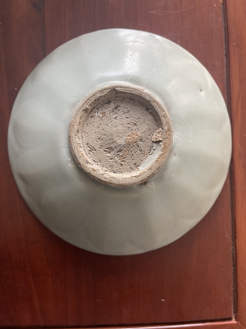 古玩陶瓷龍泉青瓷刻仰蓮紋盤真品鑒賞圖