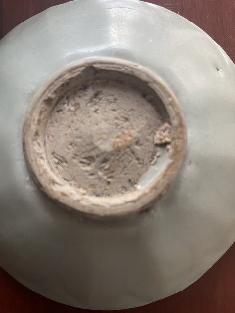 古玩陶瓷龍泉青瓷刻仰蓮紋盤真品鑒賞圖