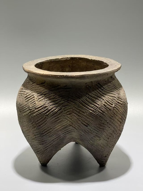 古玩陶瓷西周·夾砂三足鬲拍賣，當前價格618元