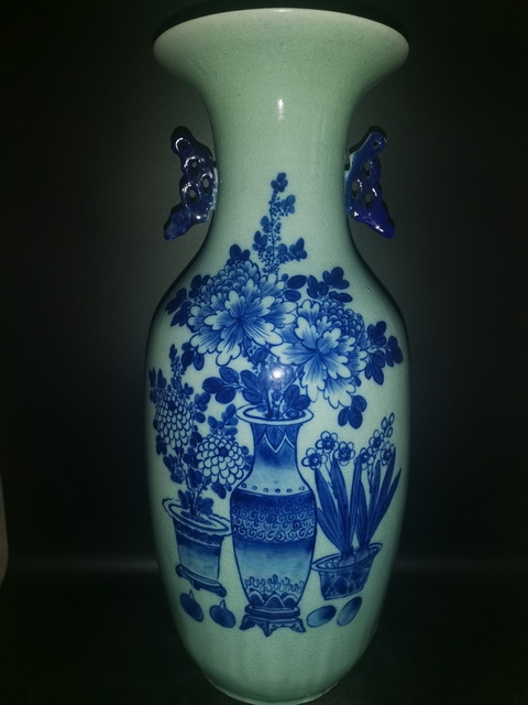 古玩陶瓷清晚期 豆青釉青花花卉紋雙耳大瓶真品鑒賞圖