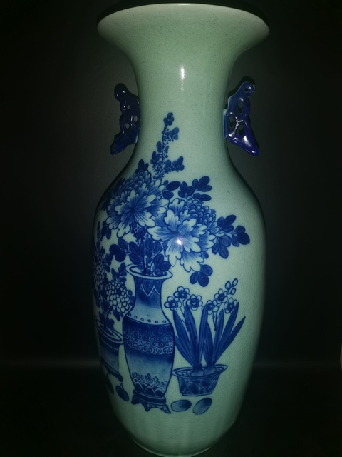 古玩陶瓷清晚期 豆青釉青花花卉紋雙耳大瓶真品鑒賞圖