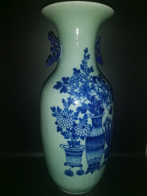 古玩陶瓷清晚期 豆青釉青花花卉紋雙耳大瓶真品鑒賞圖