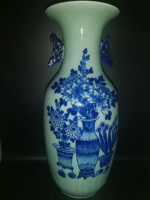 古玩陶瓷清晚期 豆青釉青花花卉紋雙耳大瓶真品鑒賞圖