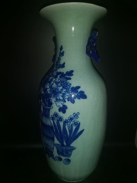 古玩陶瓷清晚期 豆青釉青花花卉紋雙耳大瓶真品鑒賞圖