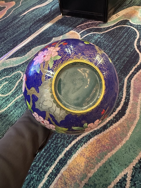 古玩陶瓷花卉紋天球瓶真品鑒賞圖