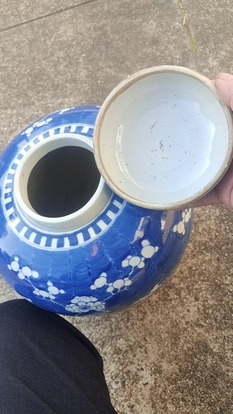 古玩陶瓷青花冰梅圖蓋罐真品鑒賞圖