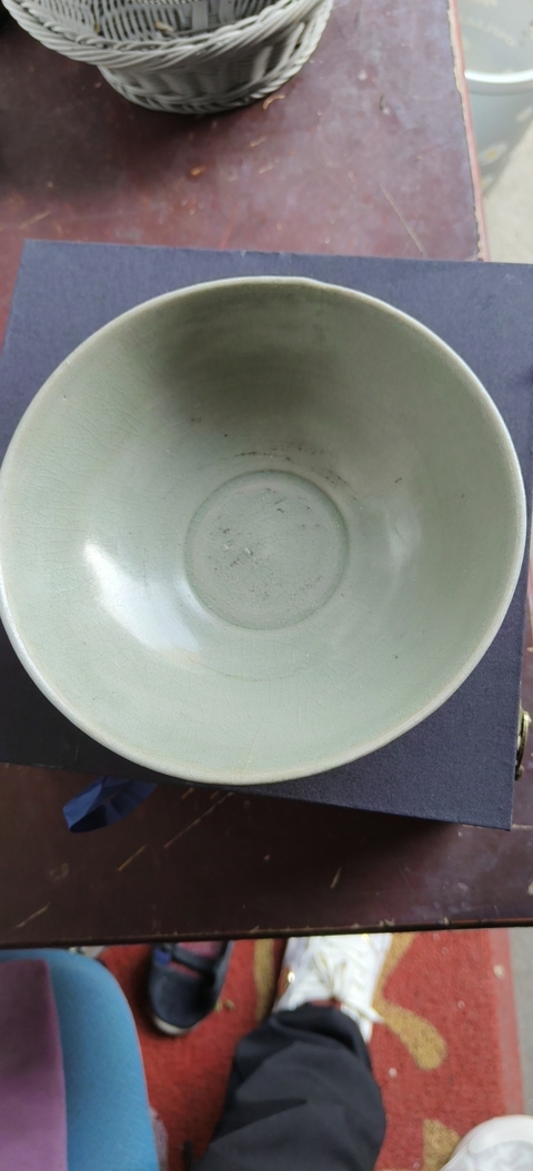 古玩陶瓷龍泉窯青釉碗真品鑒賞圖
