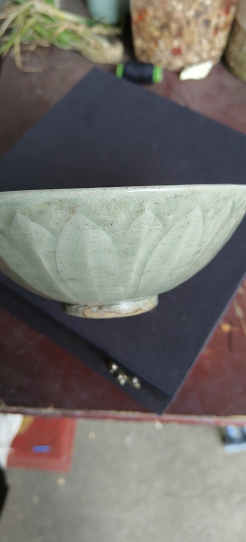 古玩陶瓷龍泉窯青釉碗真品鑒賞圖