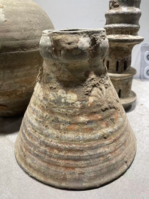 古玩陶瓷唐·彩繪塔拍賣，當前價格3200元